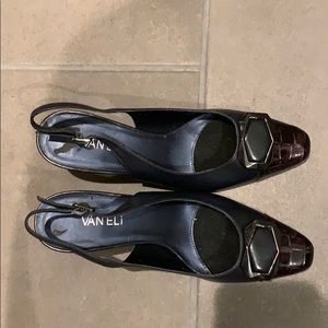 Blue slingback pump w/ croc toe